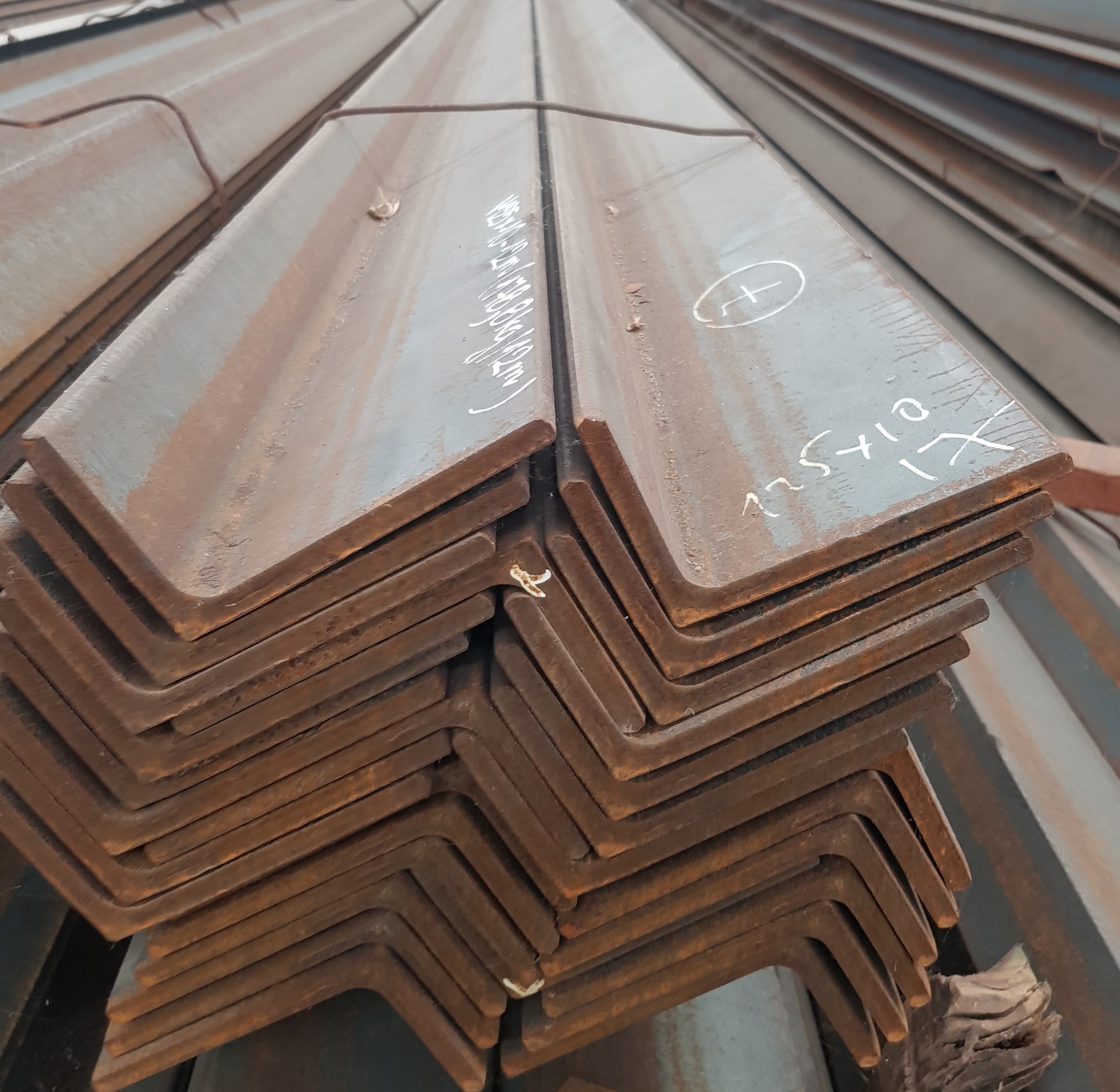 THÉP HÌNH V125X75X10/ THÉP GÓC L125X75X10