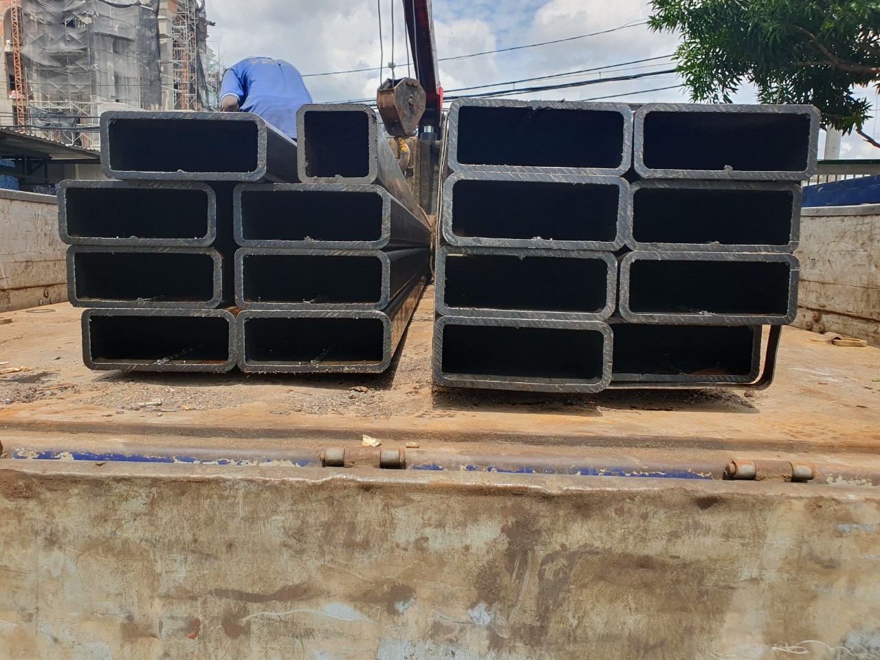 THÉP HỘP CHỮ NHẬT 100X250X10LY Q235B