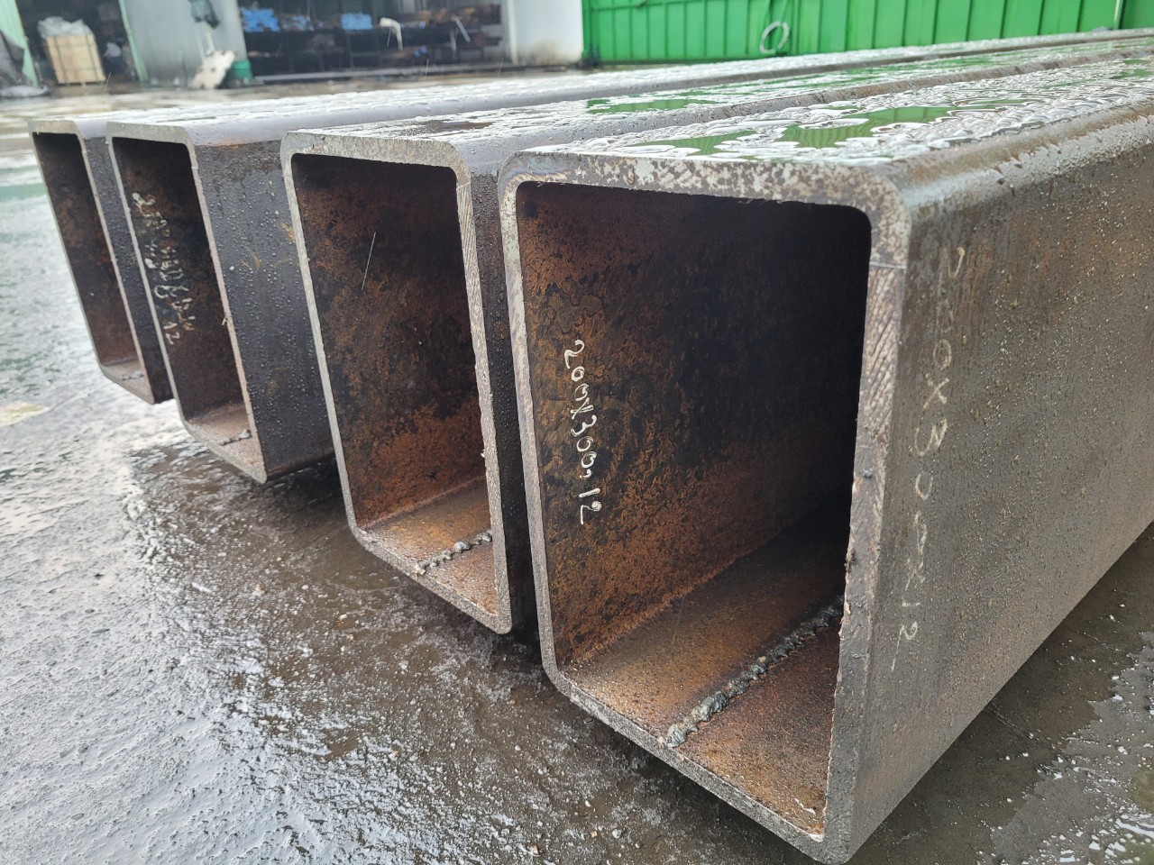 THÉP HỘP CHỮ NHẬT 200X300 DÀY 5LY/ 6LY/ 8LY/ 10LY/12LY/14LY