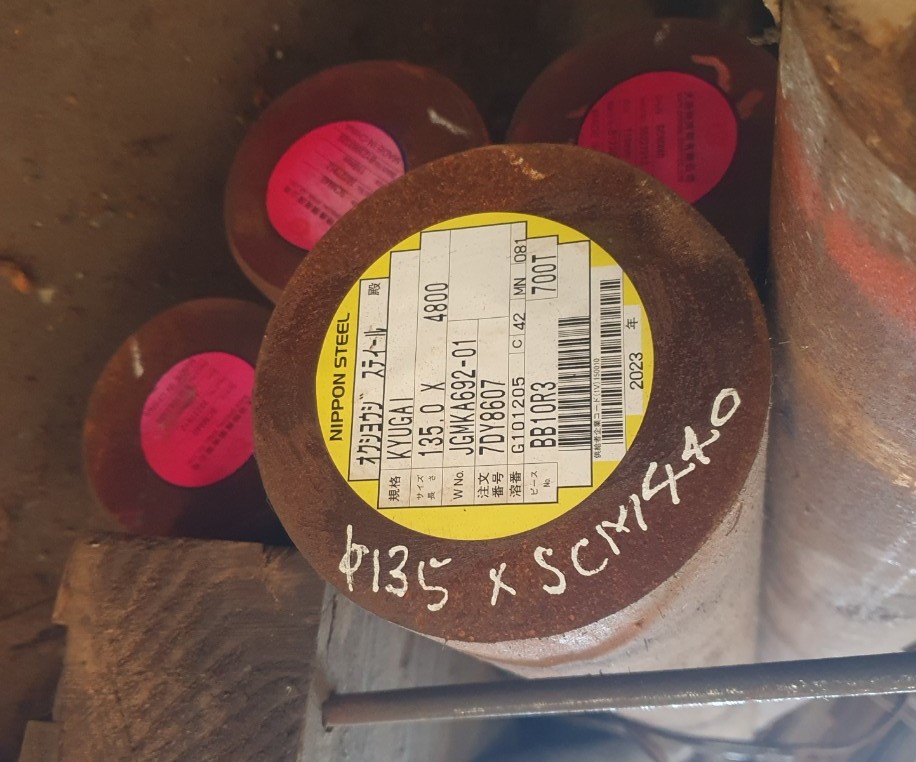 THÉP LÁP TRÒN ĐẶC SCM440 PHI 135